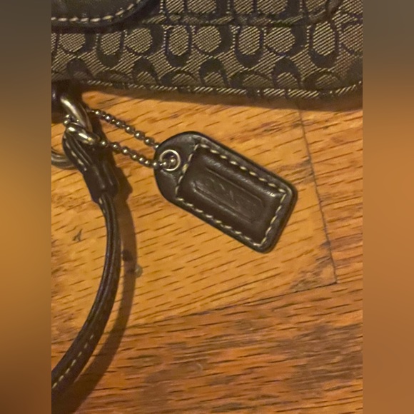 Vintage Coach Wristlet - Picture 2 of 4